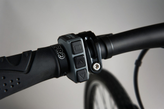 SHIMANO tlačítka E-BIKE SYSTEMS SW-E6000 levá / pravá 355 mm rovná řídítka šedá